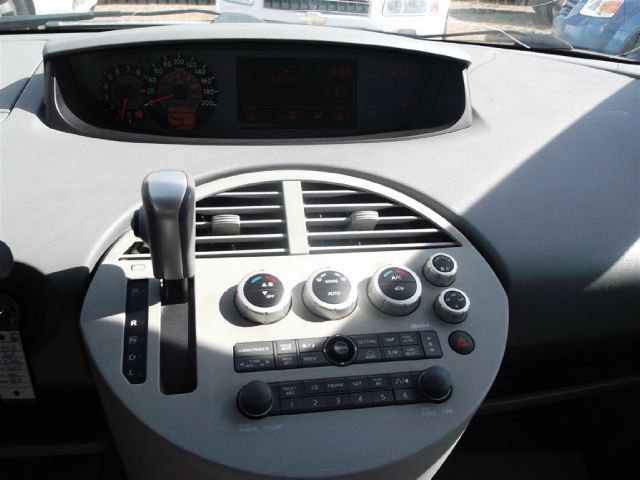 2004 Nissan Quest LE