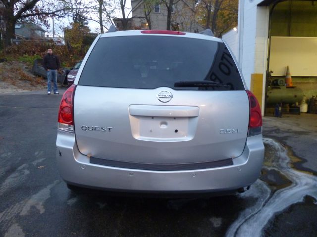 2004 Nissan Quest SE