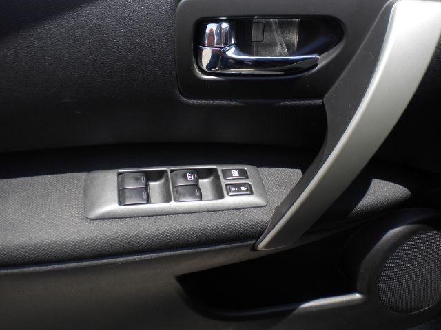 2010 Nissan Rogue Spider Veloce