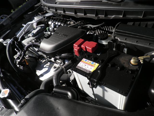 2010 Nissan Rogue Lariat Crew Cab 4WD DRW