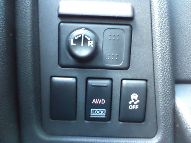 2011 Nissan Rogue Lariat Crew Cab 4WD DRW