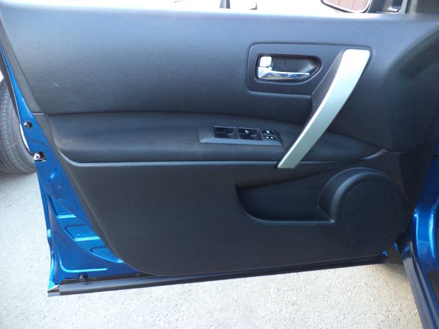 2011 Nissan Rogue Lariat Crew Cab 4WD DRW