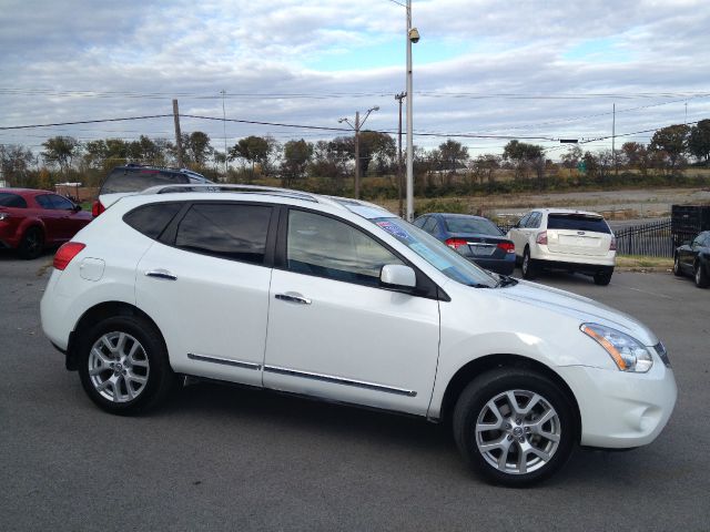 2011 Nissan Rogue Touring / AWD