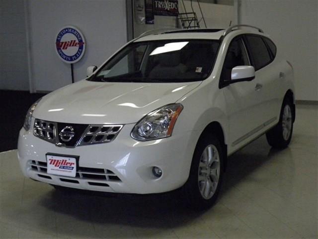 2013 Nissan Rogue 4X4- SR5- Double Cab
