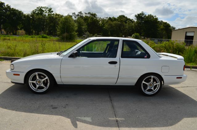 1992 Nissan Sentra Crew Cab Standard Box 4-wheel Drive SLE