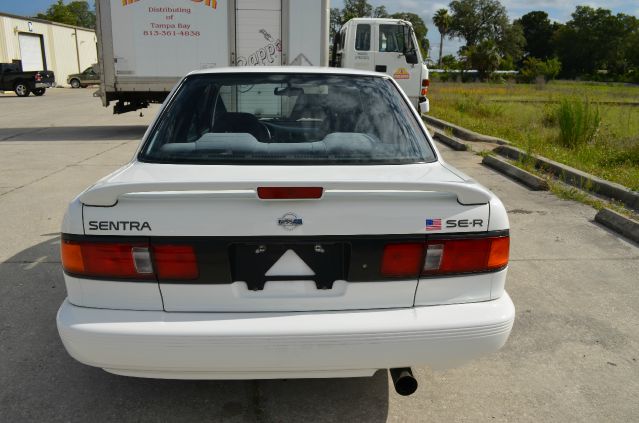 1992 Nissan Sentra Crew Cab Standard Box 4-wheel Drive SLE