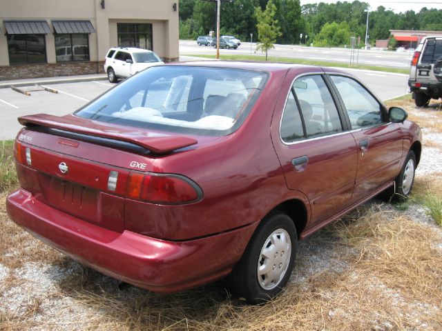 1995 Nissan Sentra 4dr Sdn V6 Auto SE