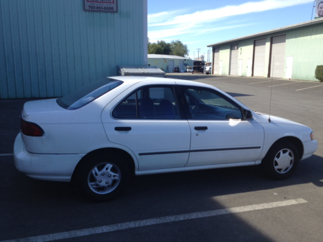 1997 Nissan Sentra LS Silverado 4x2
