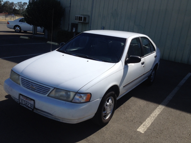 1997 Nissan Sentra LS Silverado 4x2