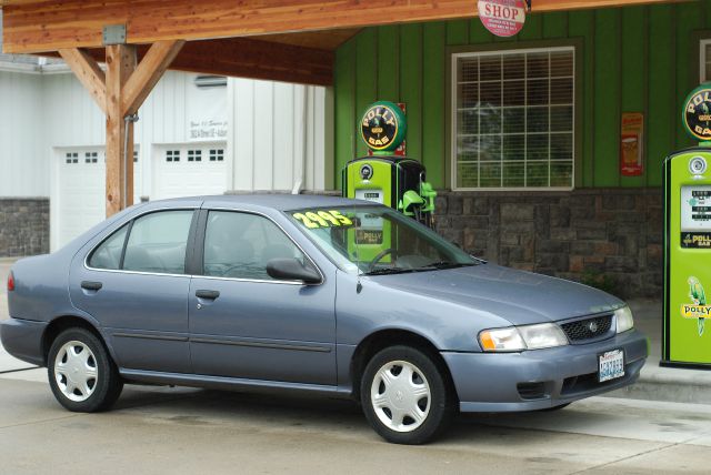 1998 Nissan Sentra Base