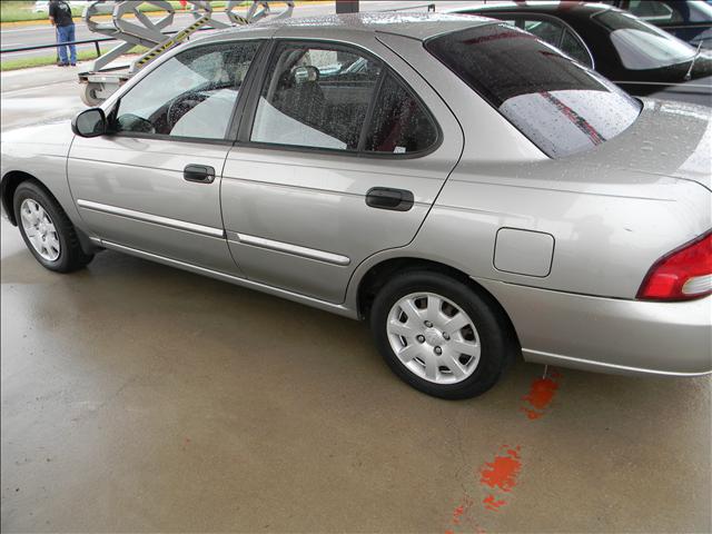 2001 Nissan Sentra 4dr Sdn I4 Manual LE (natl) Sedan