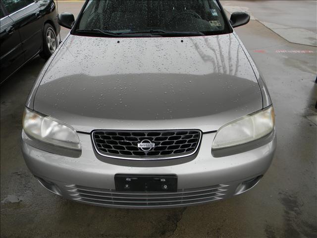 2001 Nissan Sentra 4dr Sdn I4 Manual LE (natl) Sedan