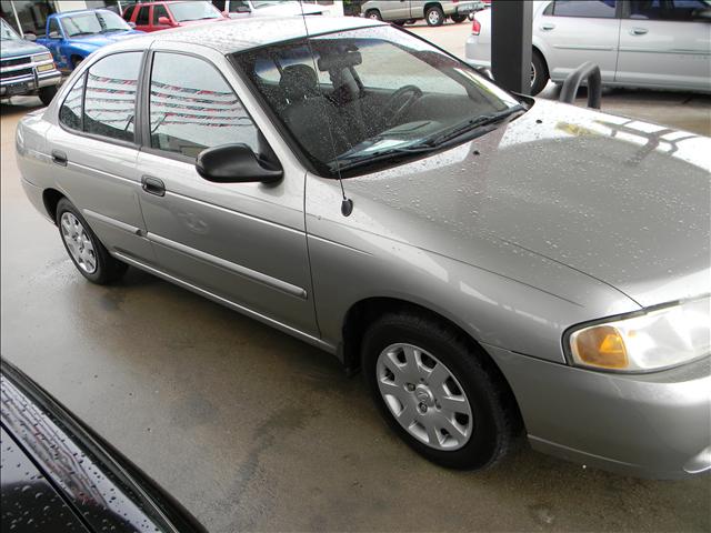 2001 Nissan Sentra 4dr Sdn I4 Manual LE (natl) Sedan