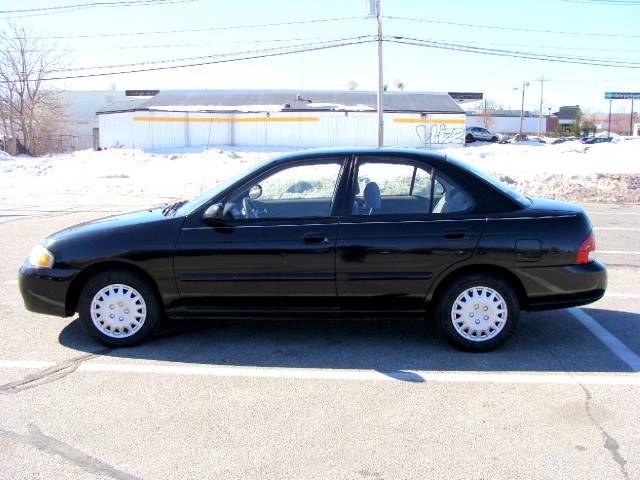 2001 Nissan Sentra 4dr Sdn I4 Manual LE (natl) Sedan
