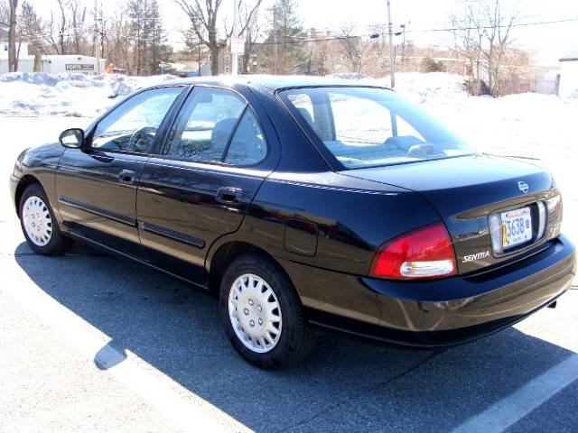 2001 Nissan Sentra 4dr Sdn I4 Manual LE (natl) Sedan