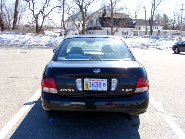 2001 Nissan Sentra 4dr Sdn I4 Manual LE (natl) Sedan
