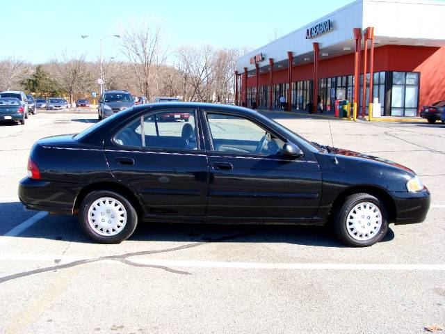 2001 Nissan Sentra 4dr Sdn I4 Manual LE (natl) Sedan