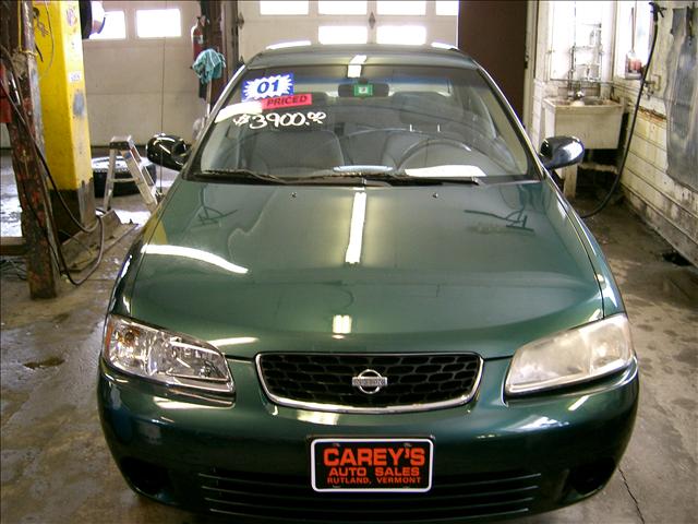2001 Nissan Sentra 4dr Sdn I4 Manual LE (natl) Sedan