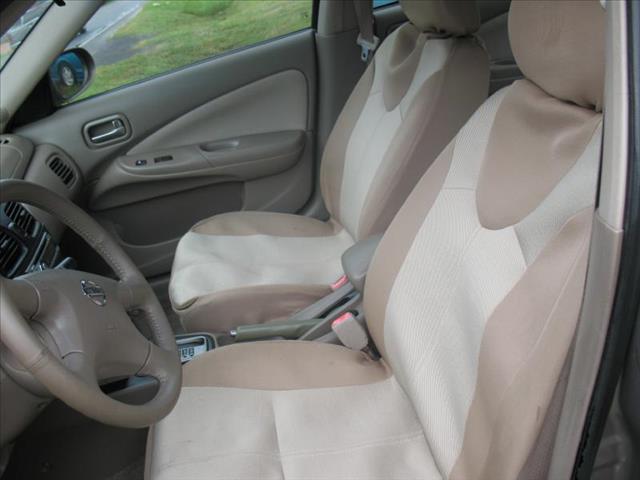2004 Nissan Sentra DE 4-door