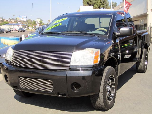 2004 Nissan Titan SE 2WD
