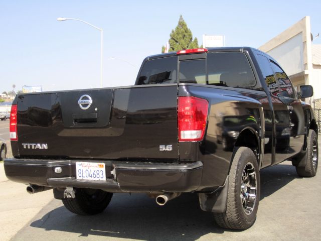 2004 Nissan Titan SE 2WD