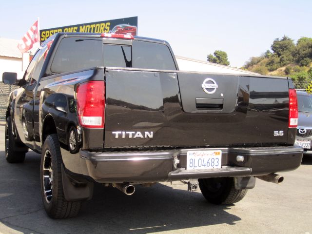 2004 Nissan Titan SE 2WD
