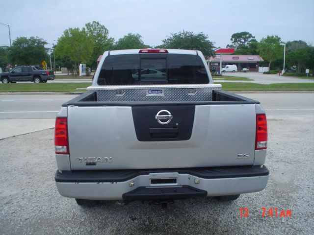 2004 Nissan Titan GLS Touring A/T