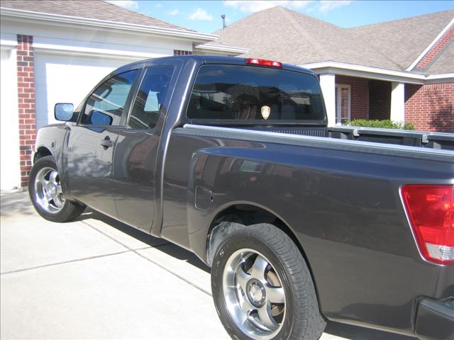 2004 Nissan Titan SE 2WD