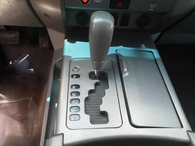 2004 Nissan Titan SE 2WD