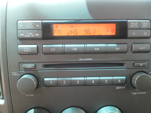 2004 Nissan Titan SE 2WD