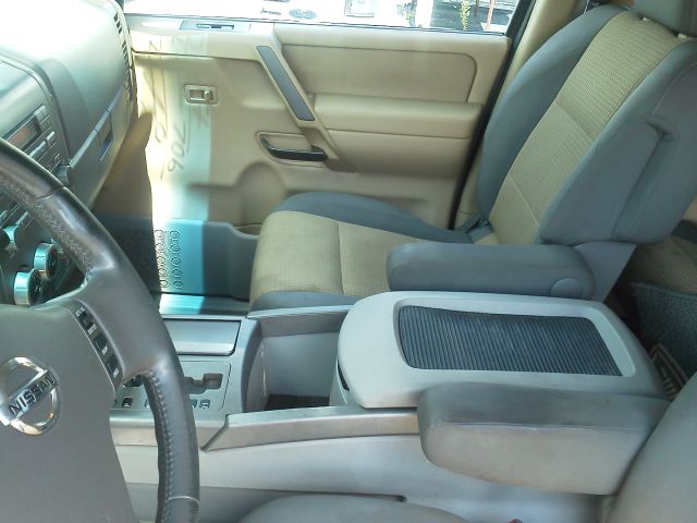 2004 Nissan Titan SE 2WD