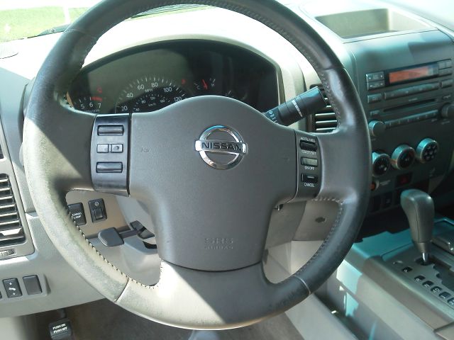 2004 Nissan Titan SE 2WD