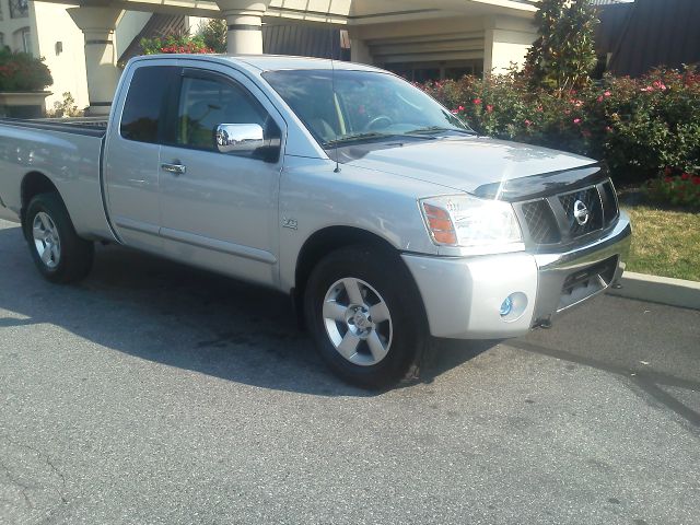 2004 Nissan Titan SE 2WD