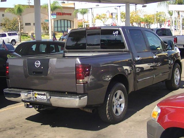 2004 Nissan Titan SE 2WD