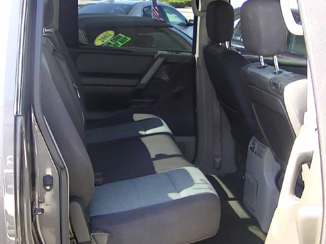 2004 Nissan Titan SE 2WD