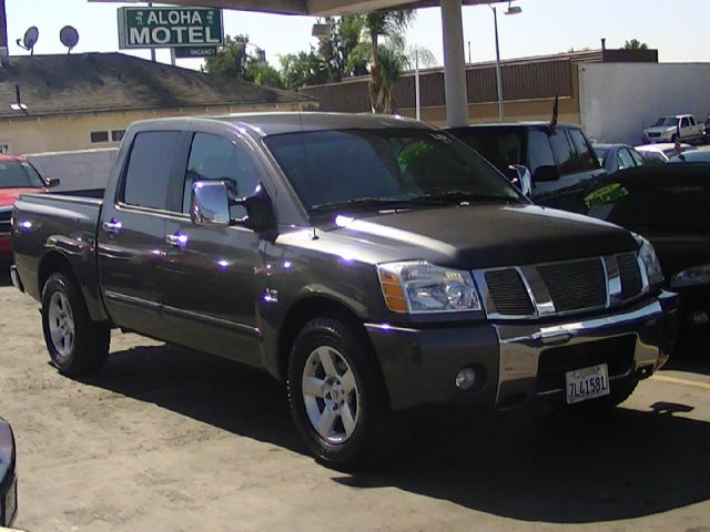 2004 Nissan Titan SE 2WD