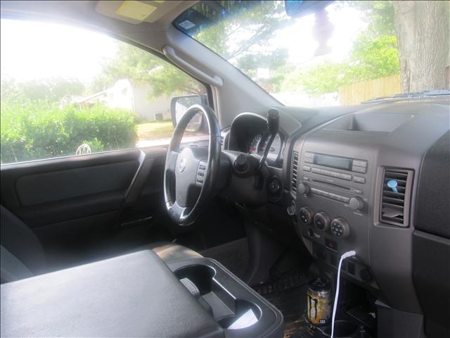 2004 Nissan Titan V8