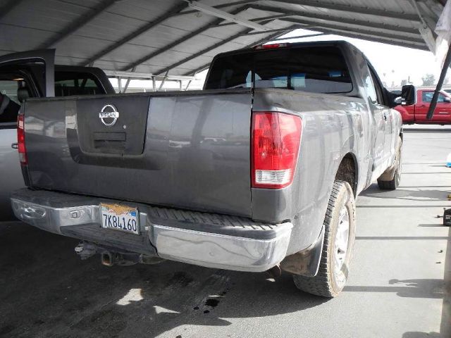 2004 Nissan Titan SE 2WD