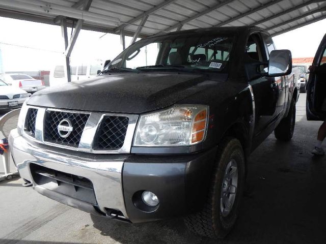 2004 Nissan Titan SE 2WD