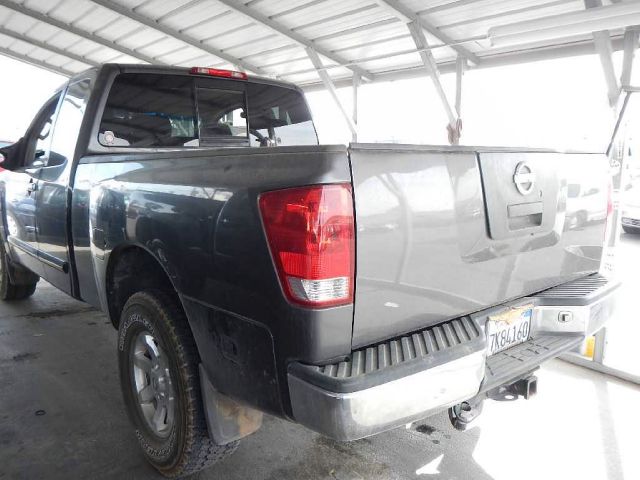 2004 Nissan Titan SE 2WD