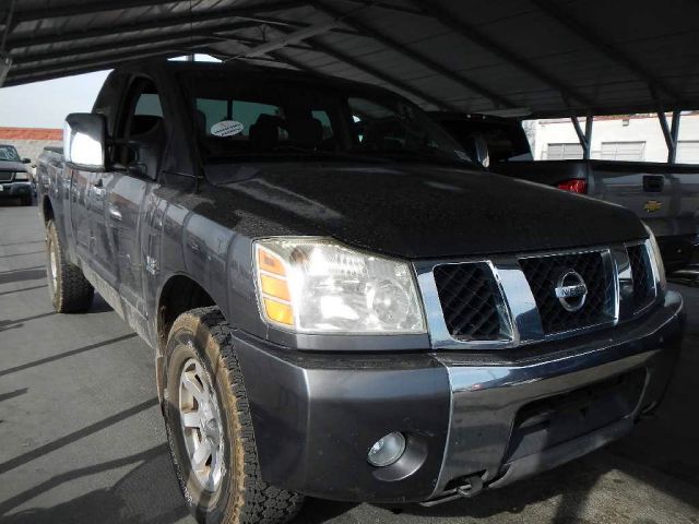 2004 Nissan Titan SE 2WD