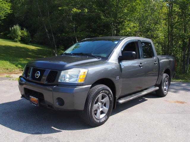 2004 Nissan Titan SE