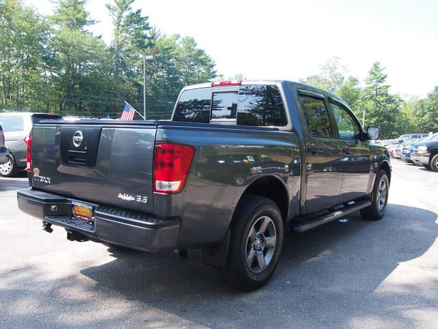 2004 Nissan Titan SE