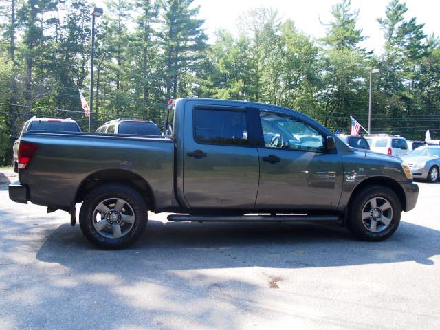 2004 Nissan Titan SE