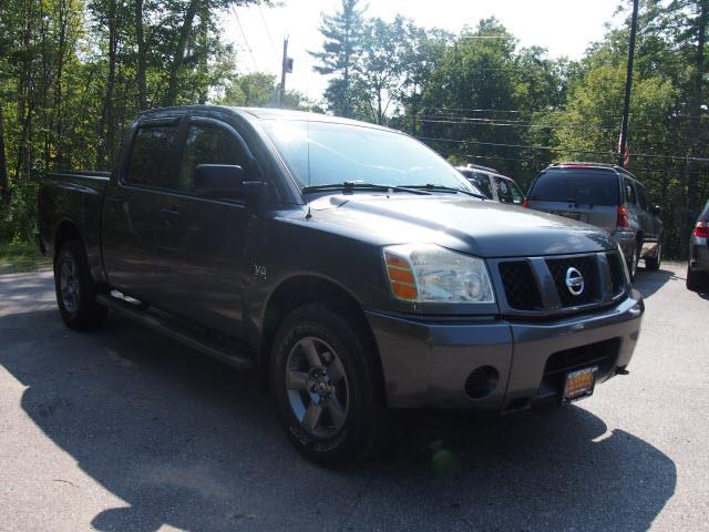 2004 Nissan Titan SE