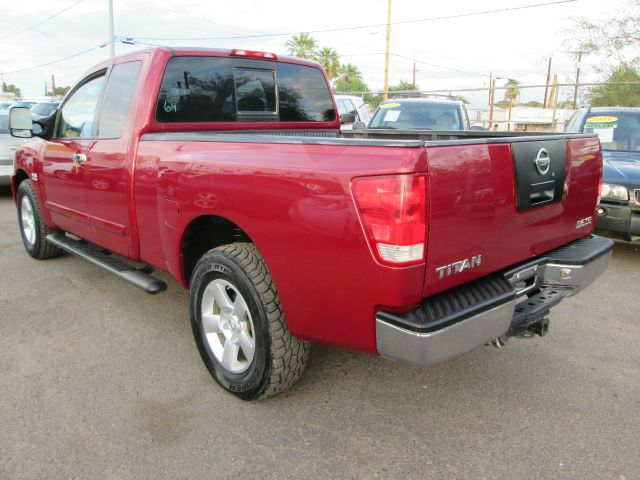 2004 Nissan Titan SE 2WD