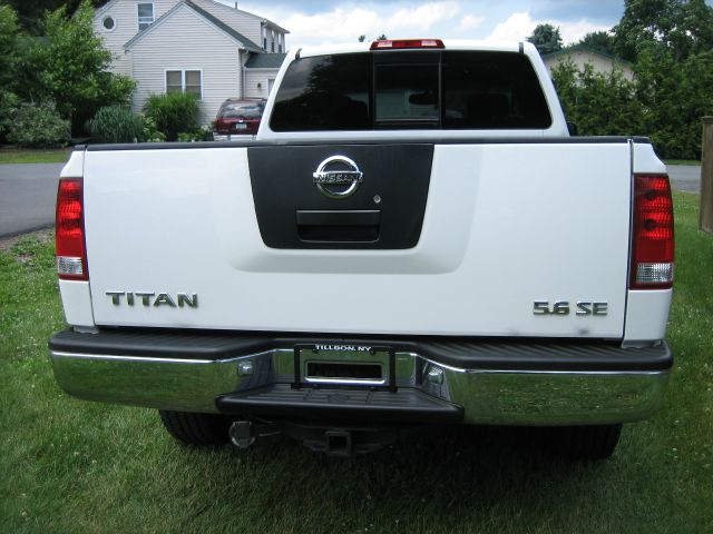 2004 Nissan Titan SE 2WD