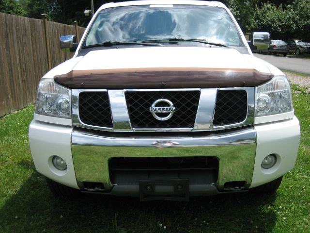 2004 Nissan Titan SE 2WD