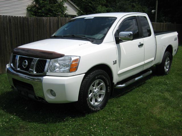 2004 Nissan Titan SE 2WD