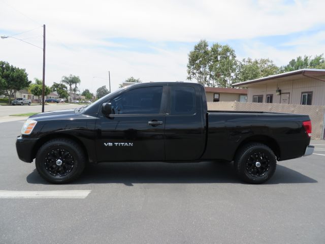 2005 Nissan Titan SE 2WD
